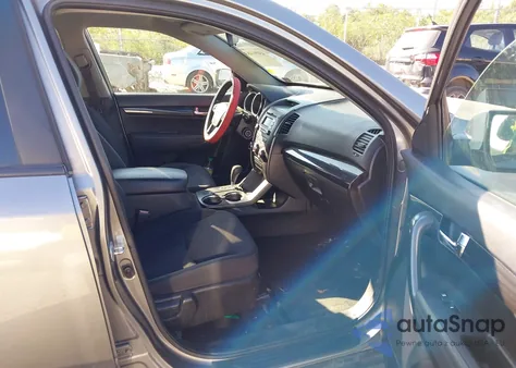 2011 Kia Sorento Lx z USA, uszkodzony, nr VIN 5XYKTCA12BG155381